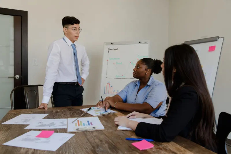 Khi Sếp Việt Kiều Gặp Nhân Viên Gen Z: Bài Học Đắt Giá Về Nghệ Thuật Lãnh Đạo Xuyên Thế Hệ